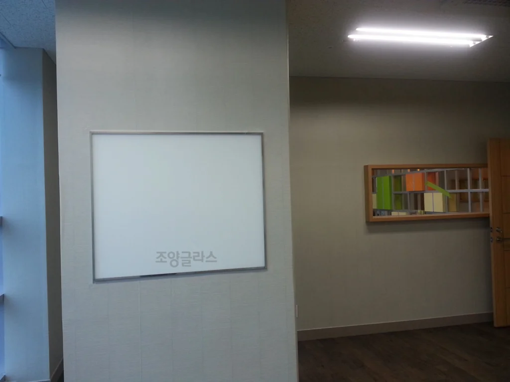 난반사유리칠판, 테두리:스텐몰딩