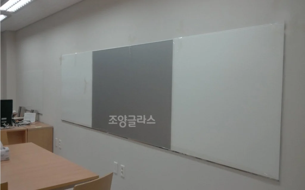 중앙 스크린유리칠판 좌,우측 난반사유리칠판