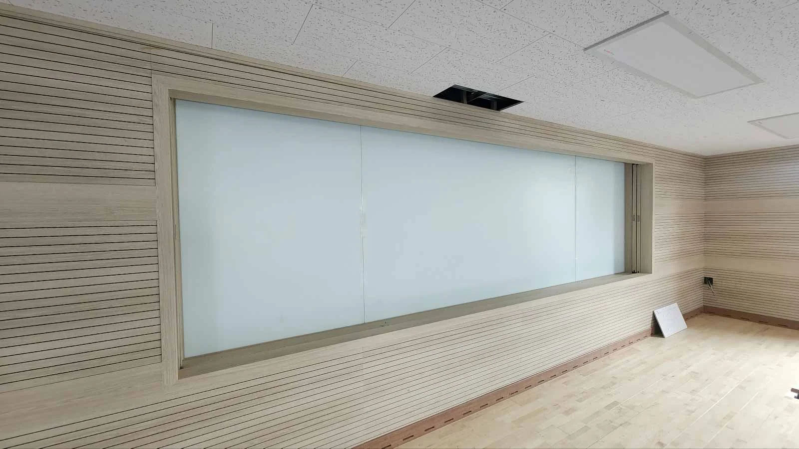 OO지역군부대 스크린유리칠판 설치