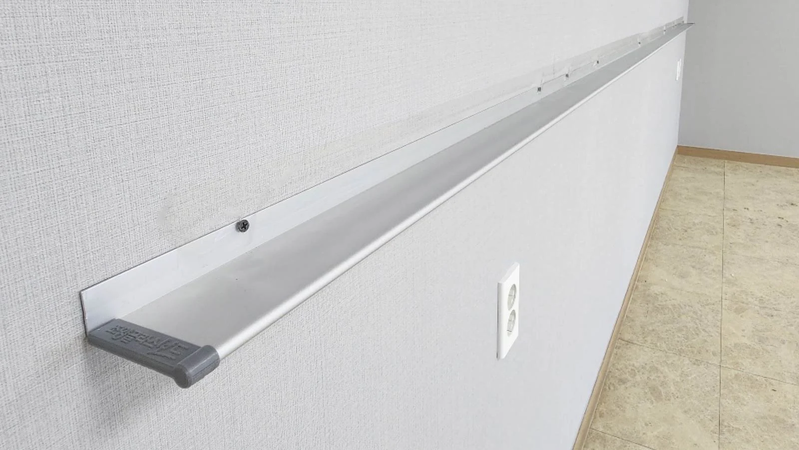 유리칠판 펜받침 설치