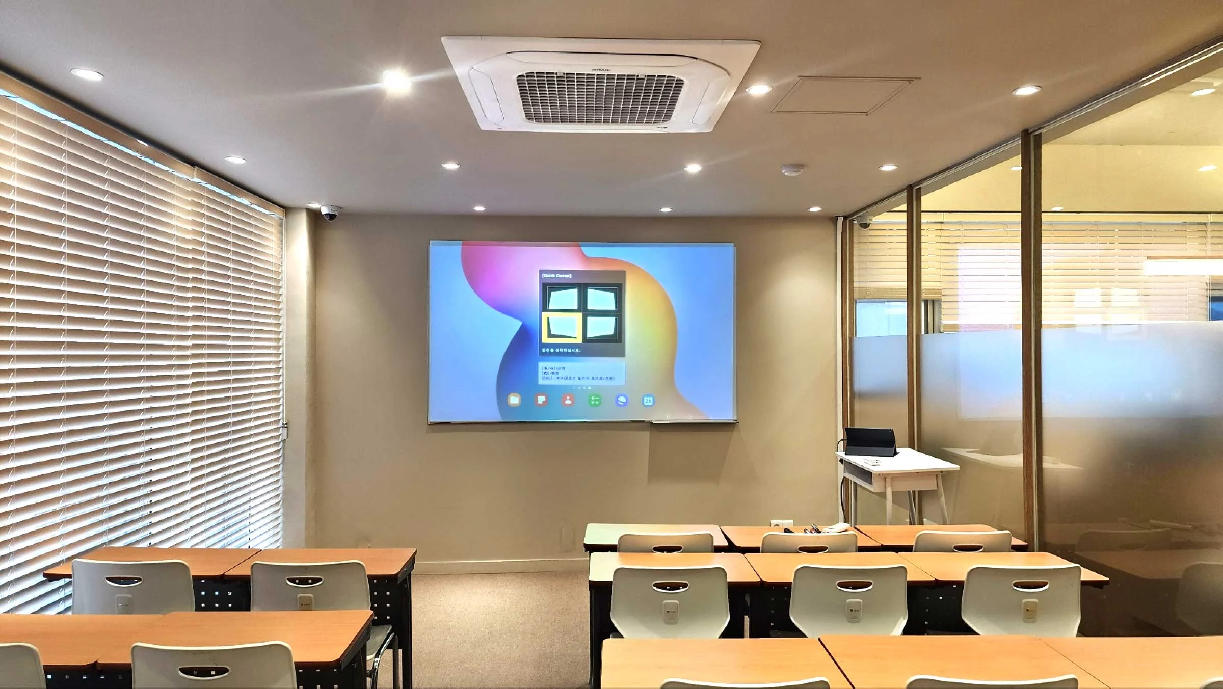 회의실 무반사 스크린 유리칠판 설치 사례, 빔프로젝터 영상을 선명하게 투사하는 필기 겸용 글라스보드