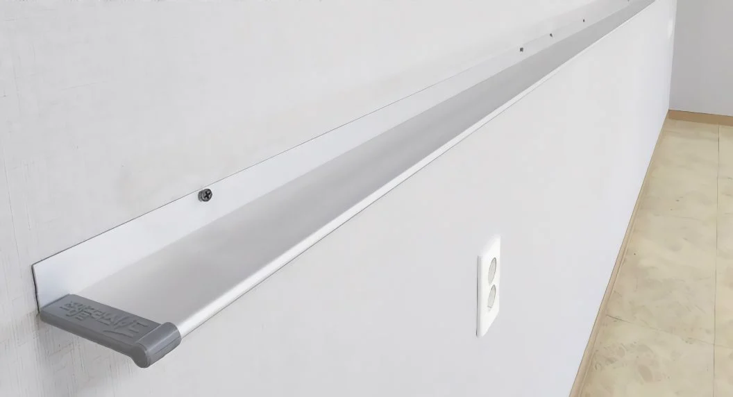 펜슬트레이 유리칠판 펜받침,유리 시공후 설치